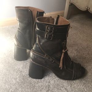 Freebird. Zombie size 8. Fits 7.5